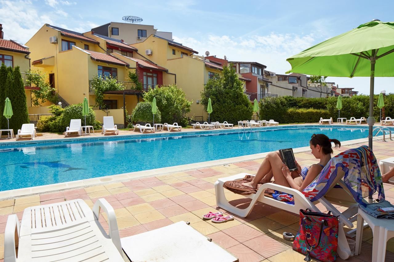 Отель Yalta Hotel Свети Влас местноста Юрта под пътя Свети-Влас