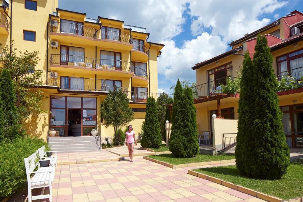 Отель Yalta Hotel Свети Влас местноста Юрта под пътя Свети-Влас