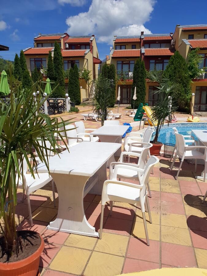 Отель Yalta Hotel Свети Влас местноста Юрта под пътя Свети-Влас-12